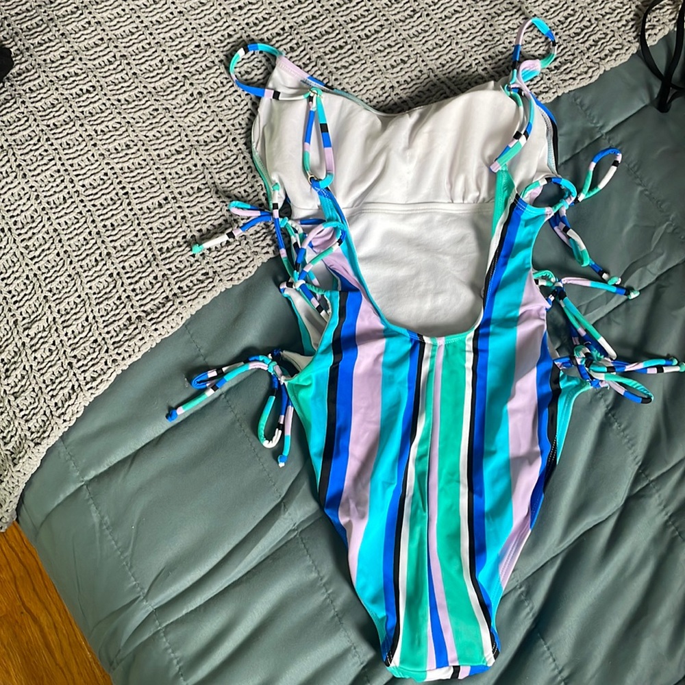 Swim suit one piece